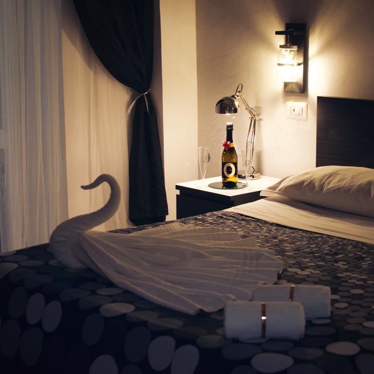 Moonlight Inn Guesthouse Рим Экстерьер фото
